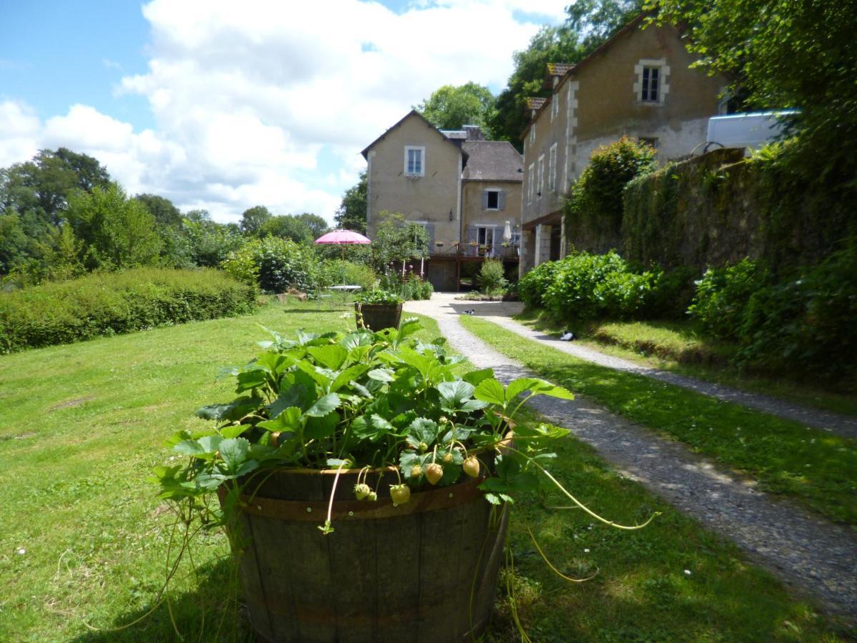 Le Moulin De Cors Bed and Breakfast Oulches Εξωτερικό φωτογραφία