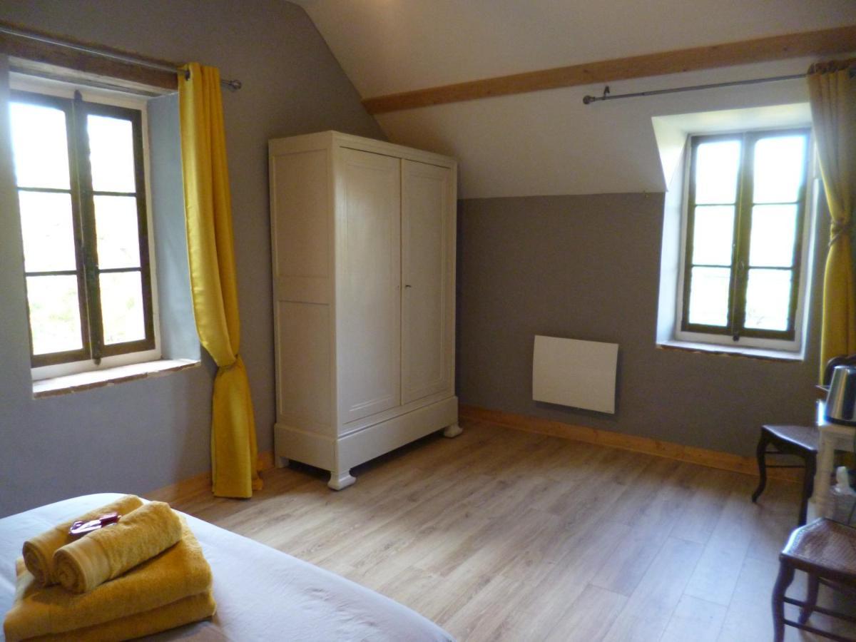 Le Moulin De Cors Bed and Breakfast Oulches Εξωτερικό φωτογραφία