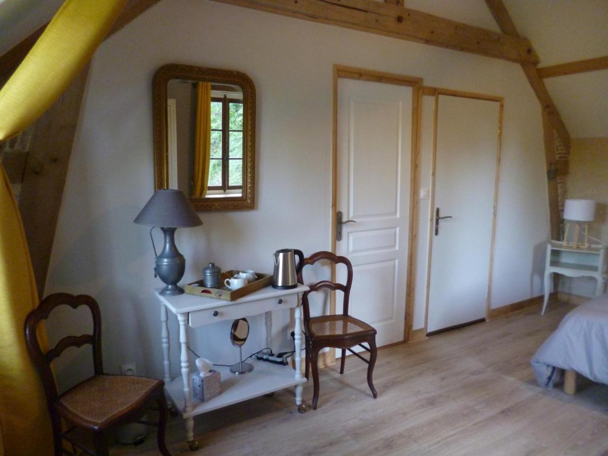 Le Moulin De Cors Bed and Breakfast Oulches Εξωτερικό φωτογραφία